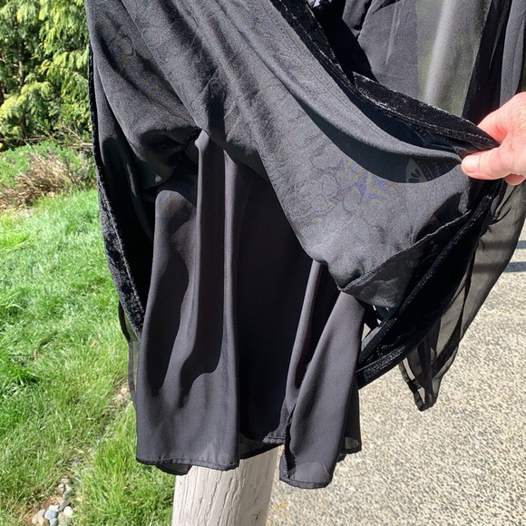 H&M Blouse - Picture 8 of 8